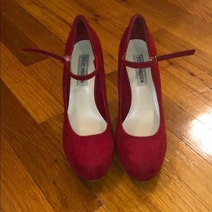 Steve Madden suede pumps